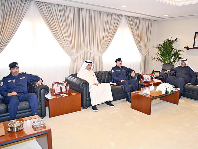 الأصفر خلال لقائه بالقيادات الأمنية