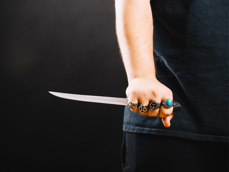 امرأة تطعن زوجها أكثر من 140 طعنة