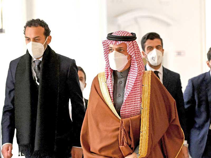 بن فرحان لدى وصوله لحضور مؤتمر ميونيخ الأمني السبت الماضي (أ ف ب)