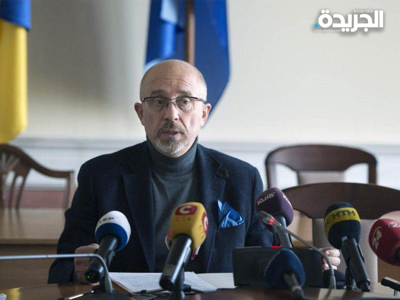 وزير دفاع أوكرانيا يناشد كل من يقدر على حمل السلاح