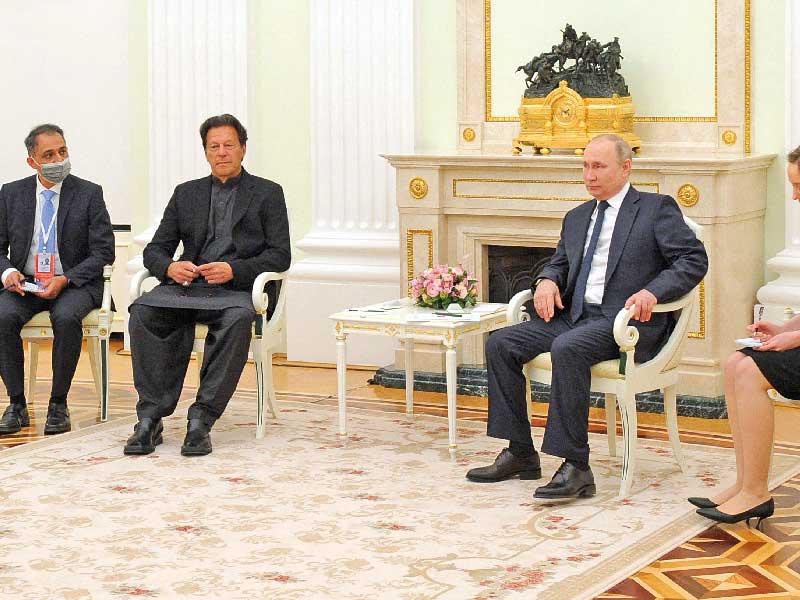 الرئيس الروسي فلاديمير بوتين، ورئيس الوزراء الباكستاني عمران خان