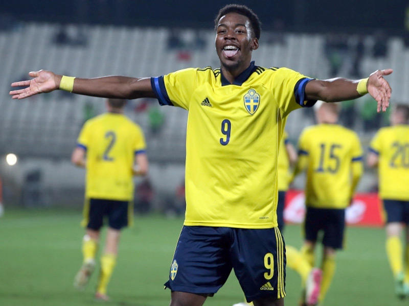  المهاجم السويدي الشاب، أنتوني إلانغا