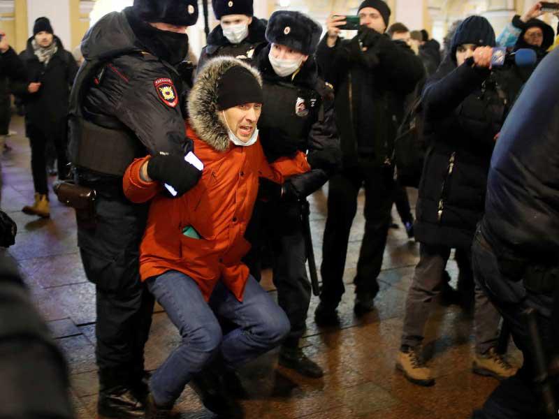 موسكو تتوعد بمعاقبة من يشارك بتظاهرات