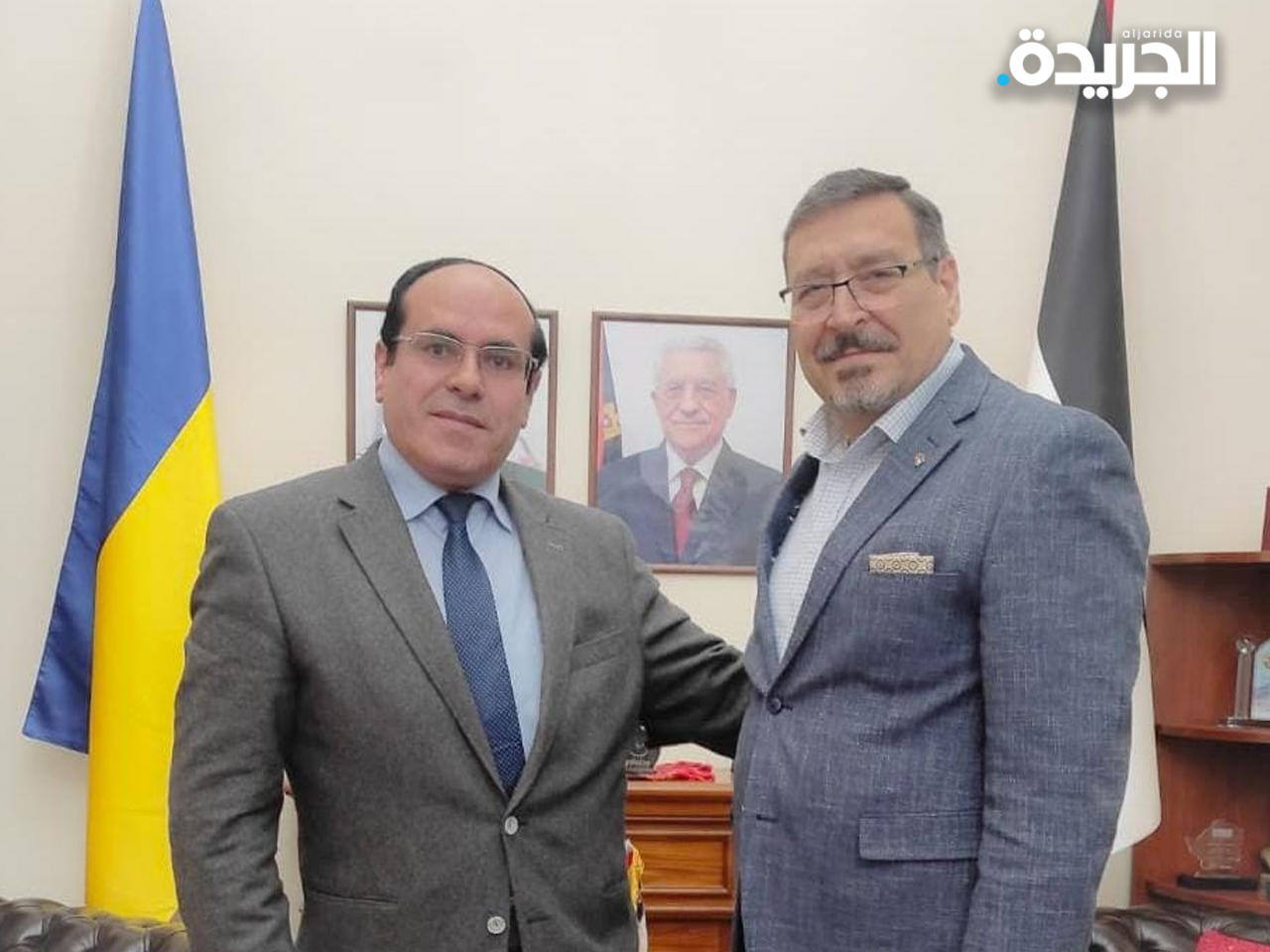 هاشم الدجاني (يمين)