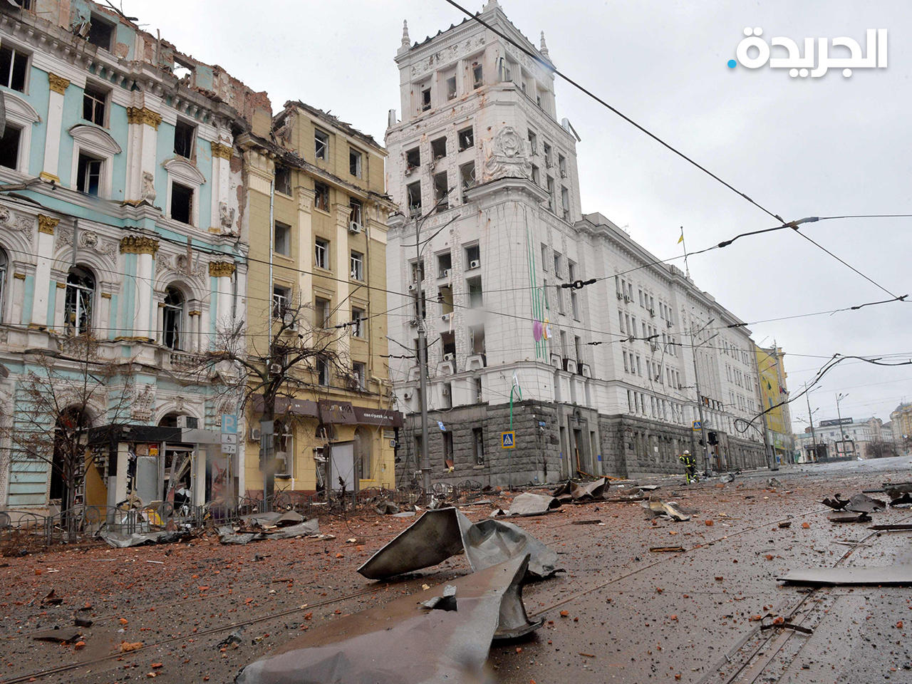 صورة تظهر الأضرار بعد قصف القوات الروسية لساحة الدستور في خاركيف