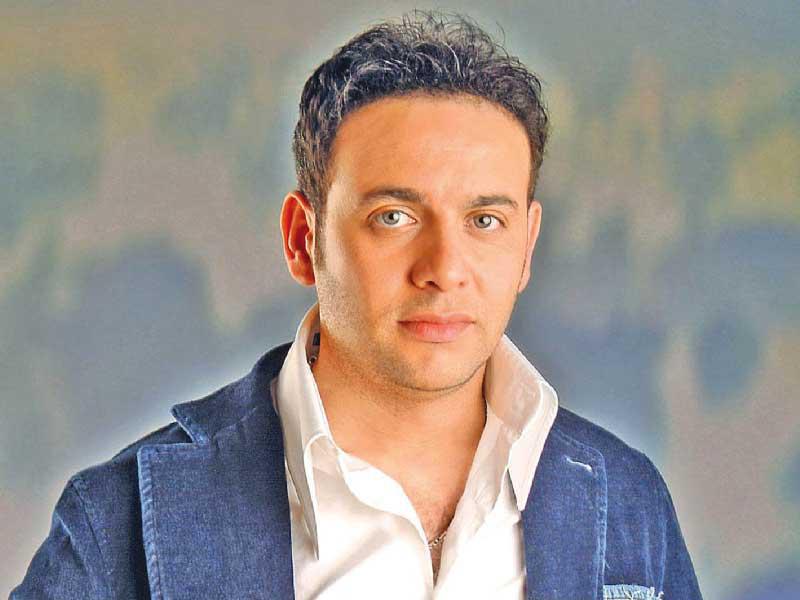 الفنان مصطفى قمر 