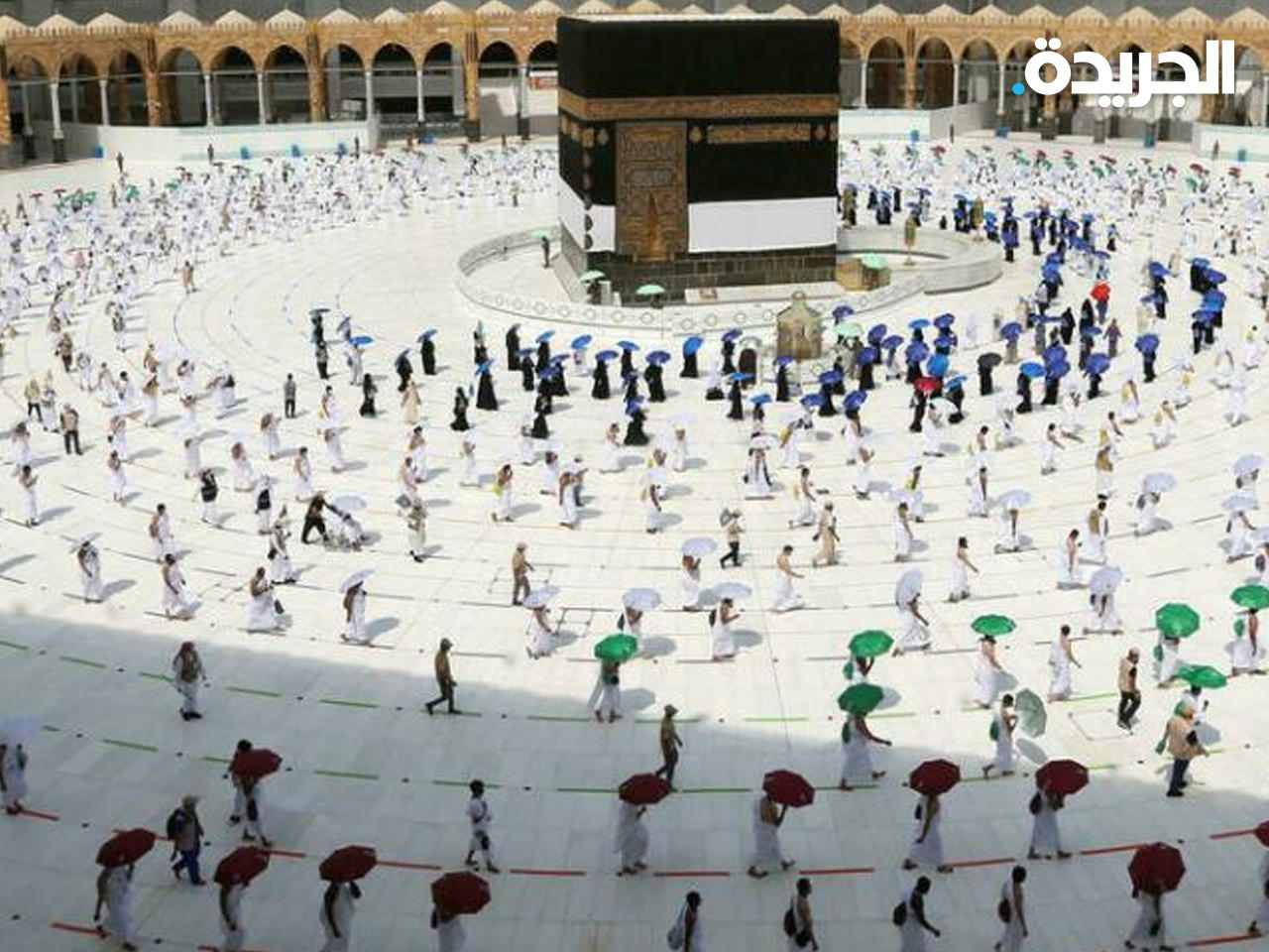 معتمرون في المسجد الحرام