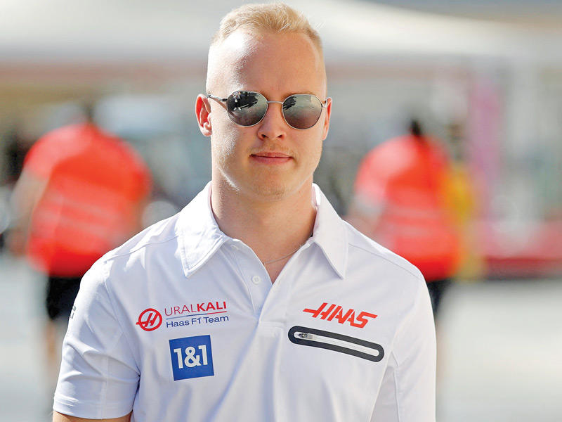 سائق  فريق هاس الروسي نيكيتا مازبين