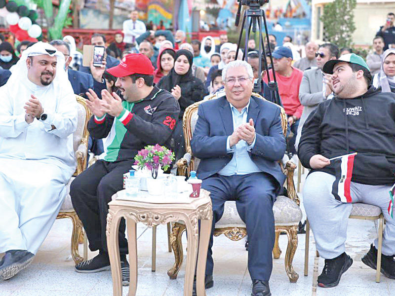 شلتوت في مقدمة المحتفلين 