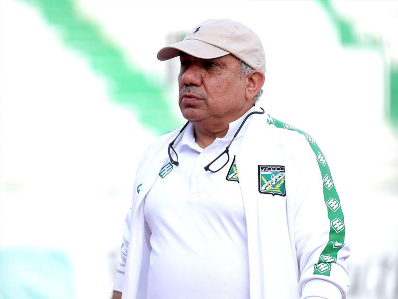  مدير الكرة بالنادي العربي علي مندني