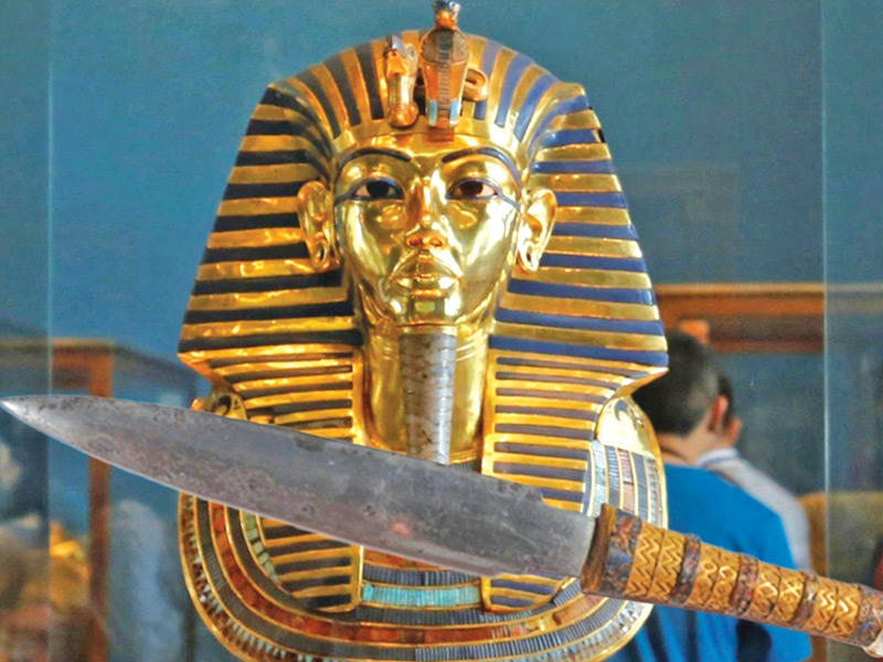  خنجر توت عنخ آمون