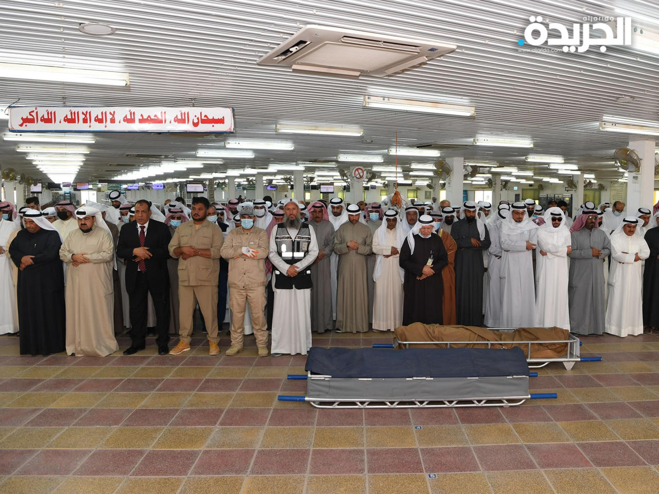 الصلاة على جثمان الراحلt(تصوير عبدالله الخلف)