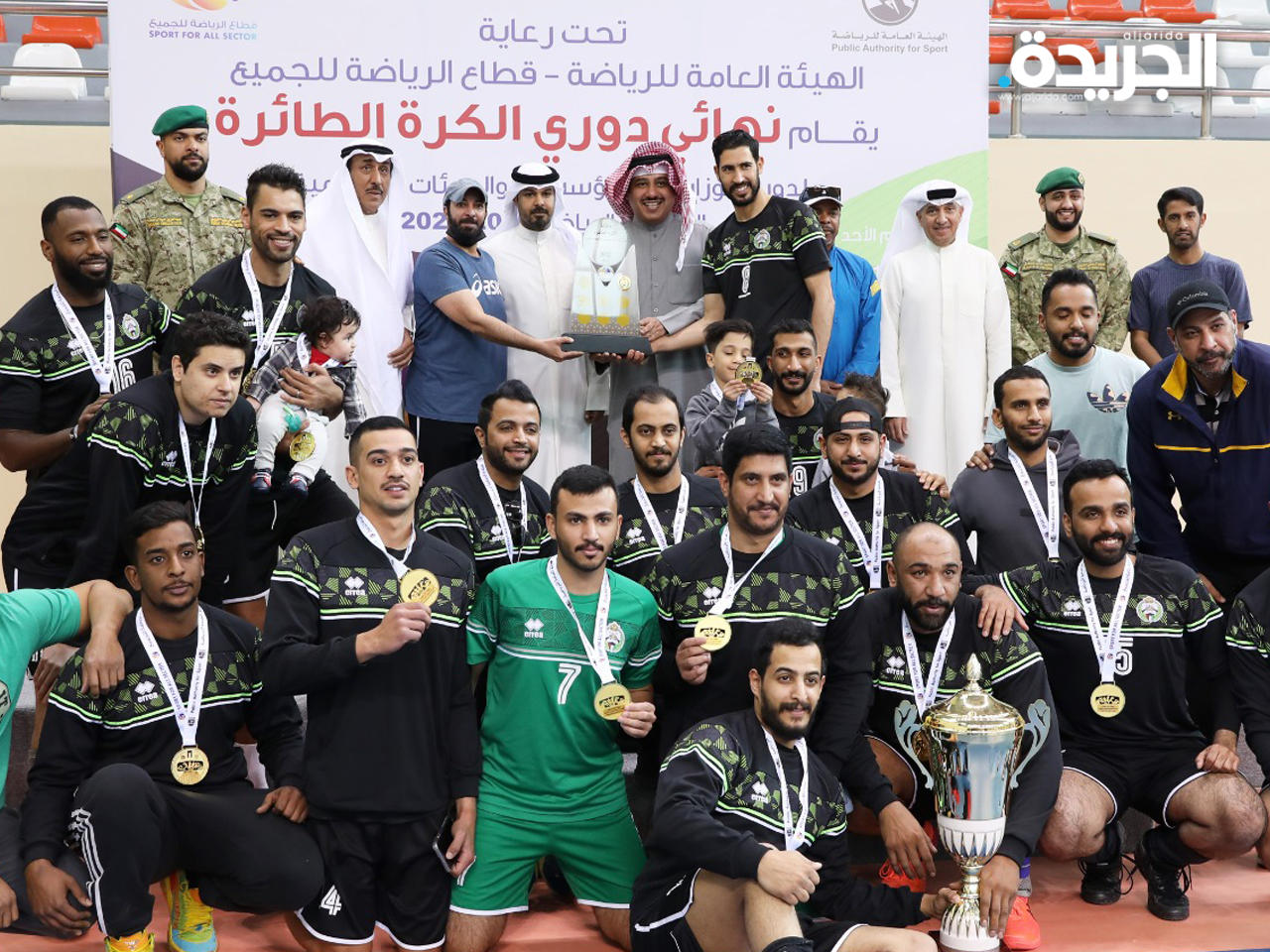 تتويج فريق الحرس الوطني لكرة الطائرة