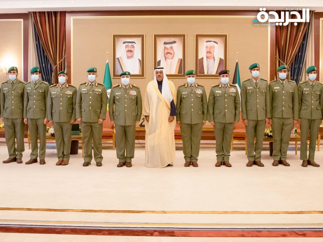 النواف مع الضباط المرقين والضباط الخريجين 