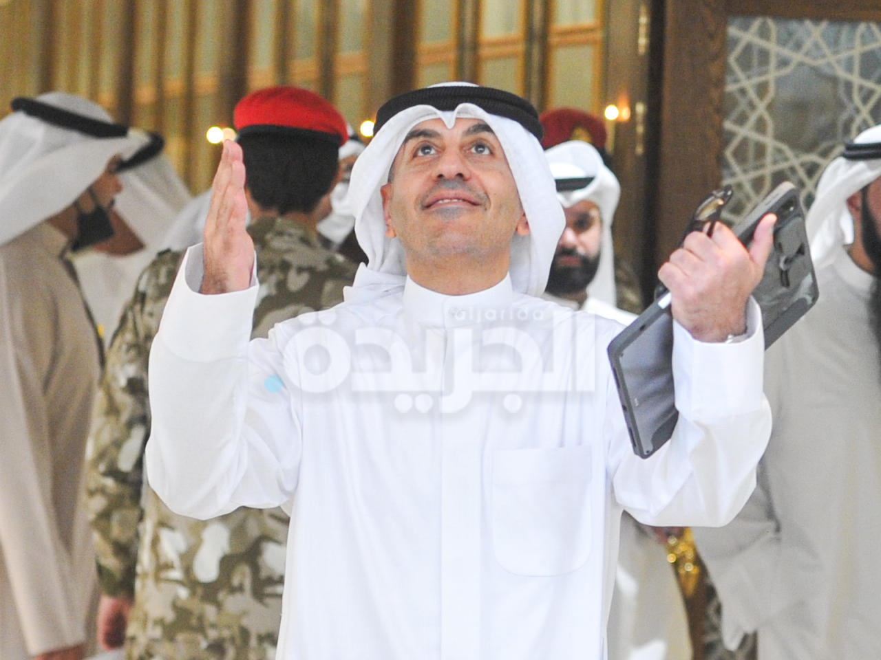 الوزير علي الموسى بعد الانتهاء من الاستجواب