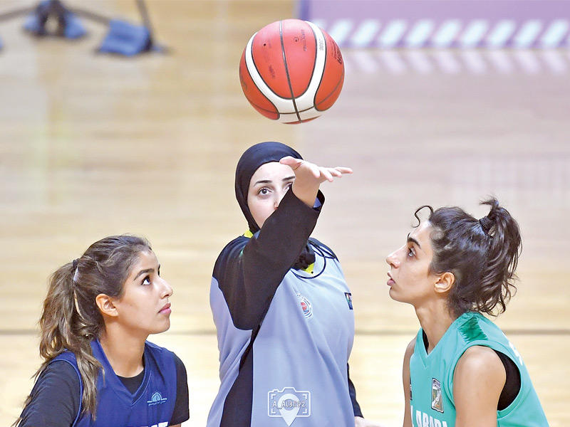 الرياضة النسائية تسير بنجاح رغم الصعوبات