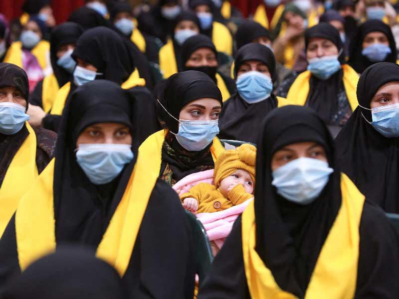 مناصرات لحزب الله اللبناني يحضرن مسيرة لإحياء ذكرى يوم المحاربين الجرحى لحزب الله في الضاحية الجنوبية لبيروت في بيروت