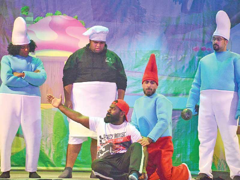 مشهد من المسرحية