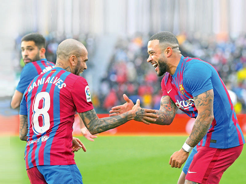 ديباي وألفيش نجما برشلونة