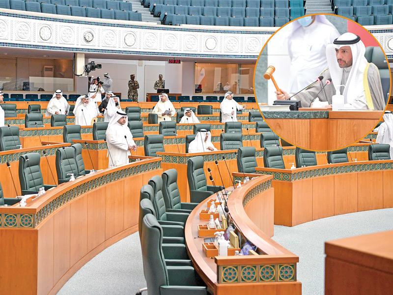 جانب من جلسة اليوم... وفي الإطار الغانم يرفعها لعدم اكتمال النصاب (تصوير عبدالله الخلف)