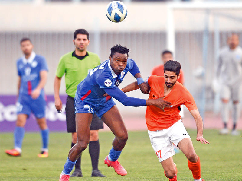 جانب من مباراة كاظمة والشباب (تصوير نوفل إبراهيم)