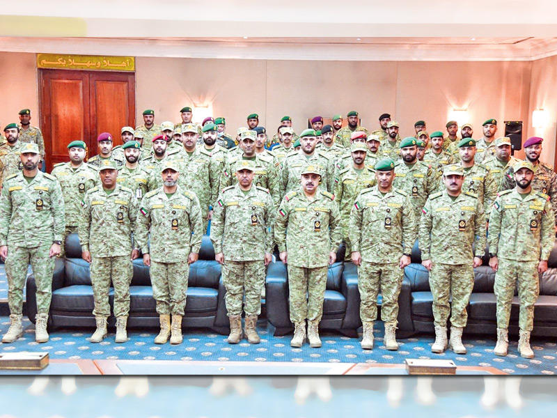 الرفاعي متوسطاً المكرمين