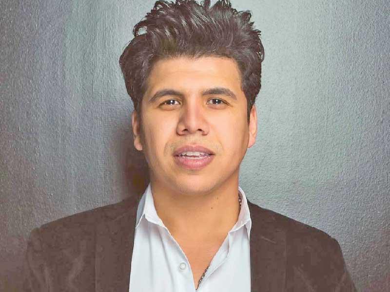 المطرب الشاب عمر كمال