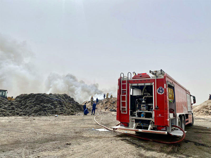 قوة الإطفاء خلال مكافحة الحريق