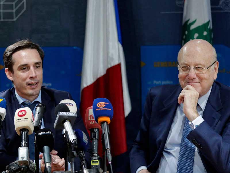 عقد وزير النقل الفرنسي جان بابتيست جباري ورئيس الوزراء اللبناني نجيب ميقاتي مؤتمرا صحفيا خلال توقيع عقد تم تكليف شركة نقل وشحن الحاويات الفرنسية