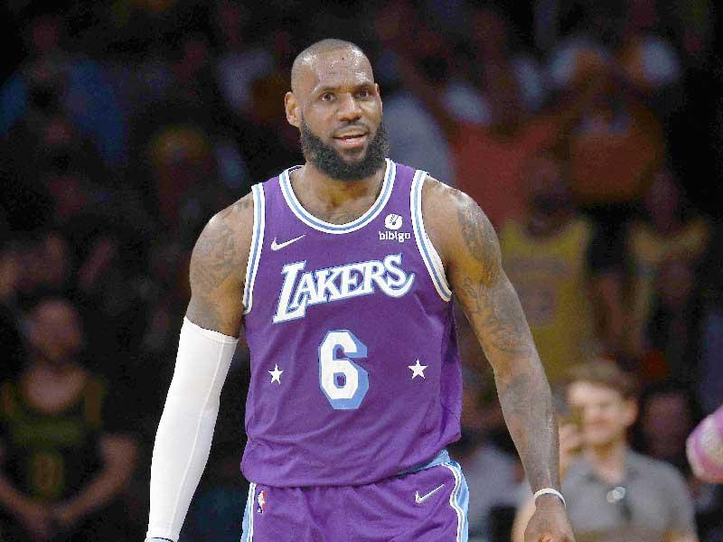 ليبرون جيمس 