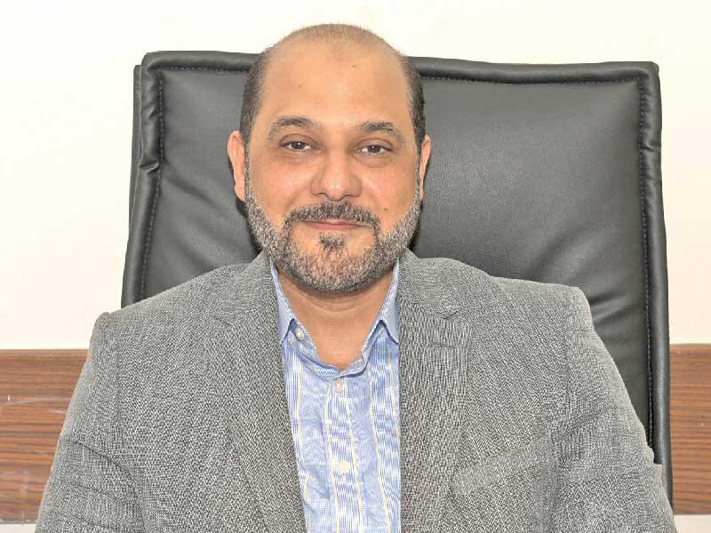 رئيس قسم جراحة العيون في مستشفى الفروانية، د. صلاح الدين الرشيدي