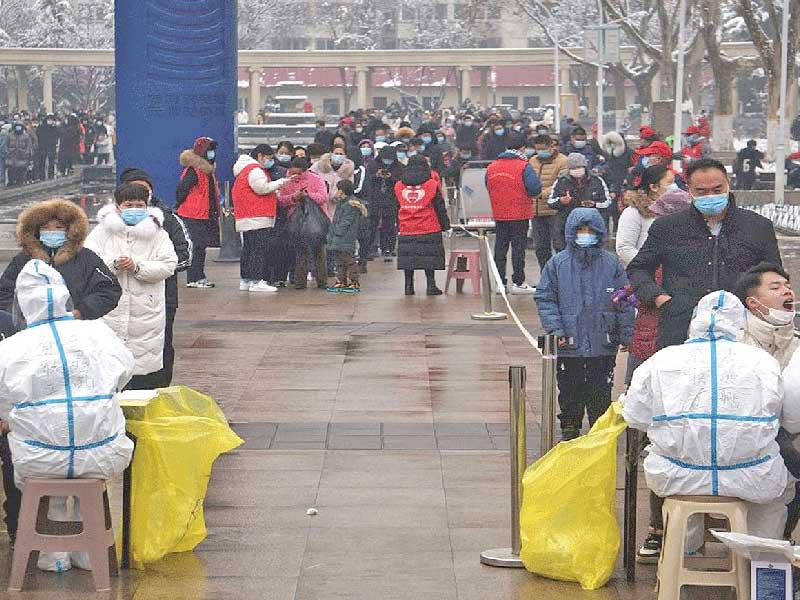 سكان مدينة شنغن البالغ عددهم 17 مليون نسمة في جنوب الصين 