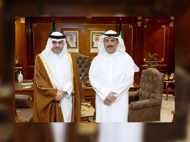 وزير الشؤون الاجتماعية والتنمية المجتمعية وزير الدولة لشؤون الإسكان والتطوير العمراني مبارك العرو مستقبلا سفير قطر اليوم 