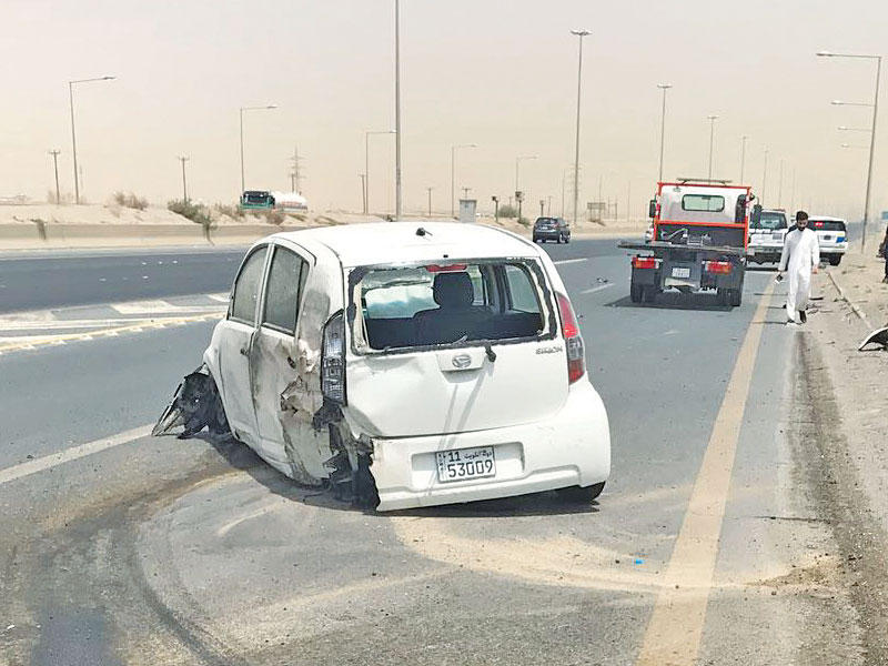 أحد الحوادث المرورية التي تعامل معها رجال المرور 