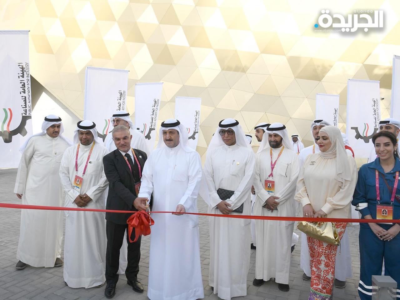 الشمري وتقي يقصان شريط الافتتاح