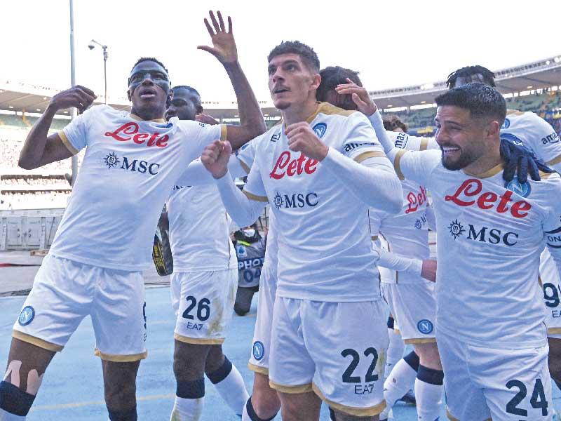 فرحة لاعبي نابولي بالهدف الثاني