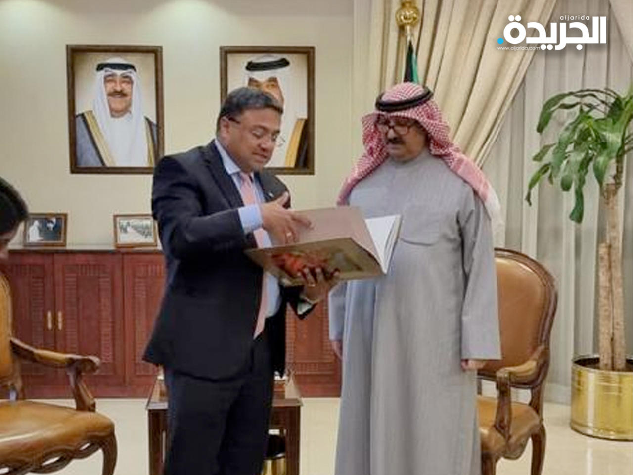 السفير وليد الخبيزي مستقبلاً السفير الهندي