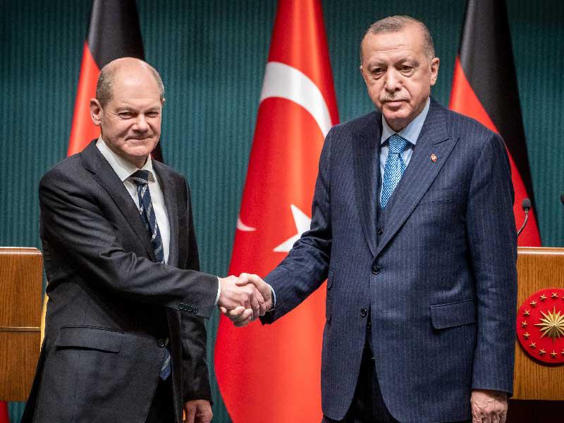  الرئيس التركي رجب طيب إردوغان والمستشار الألماني، أولاف شولتس