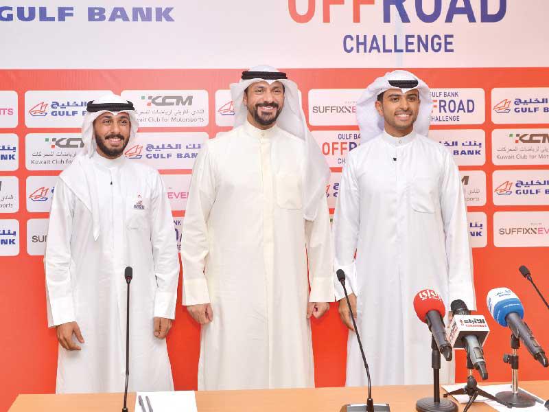 من اليسار فهد الشراح وأحمد الأمير وأحمد الطوالة أثناء المؤتمر الصحافي 