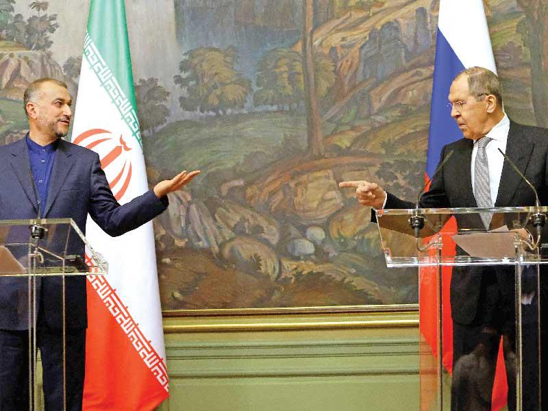 لافروف وعبداللهيان خلال مؤتمر مشترك في موسكو أمس (أ ف ب)