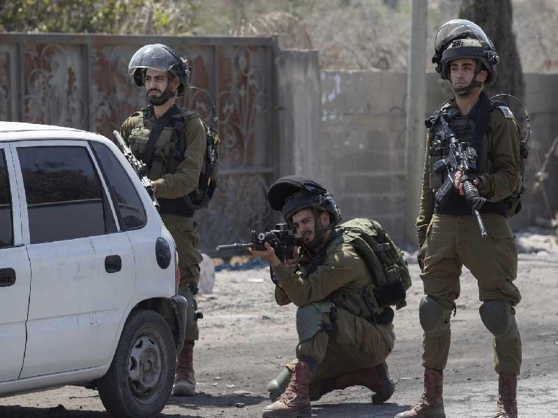 عدد من عناصر قوات الاحتلال