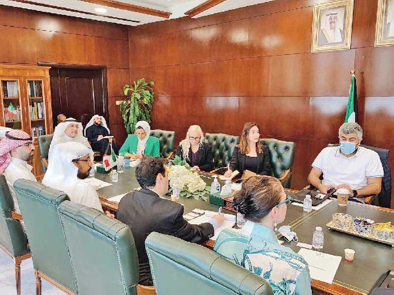 جانب من اجتماع «تطوير الأبراج»