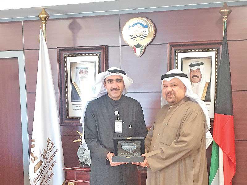 الأمين العام للمجلس د. خالد مهدي والرئيس التنفيذي لشركة «ضمان» ثامر عرب 