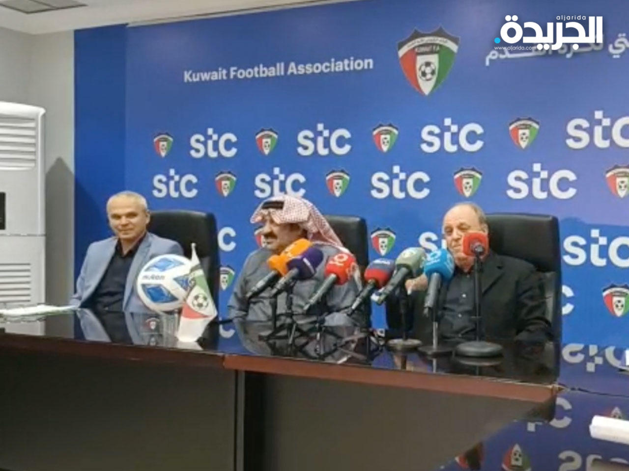 كامبوس واليوسف ولافيتشكا خلال المؤتمر