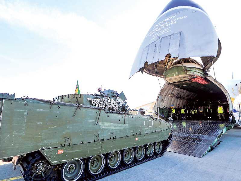 جانب من شحنات الأسلحة الغربية التي وصلت إلى أوكرانيا