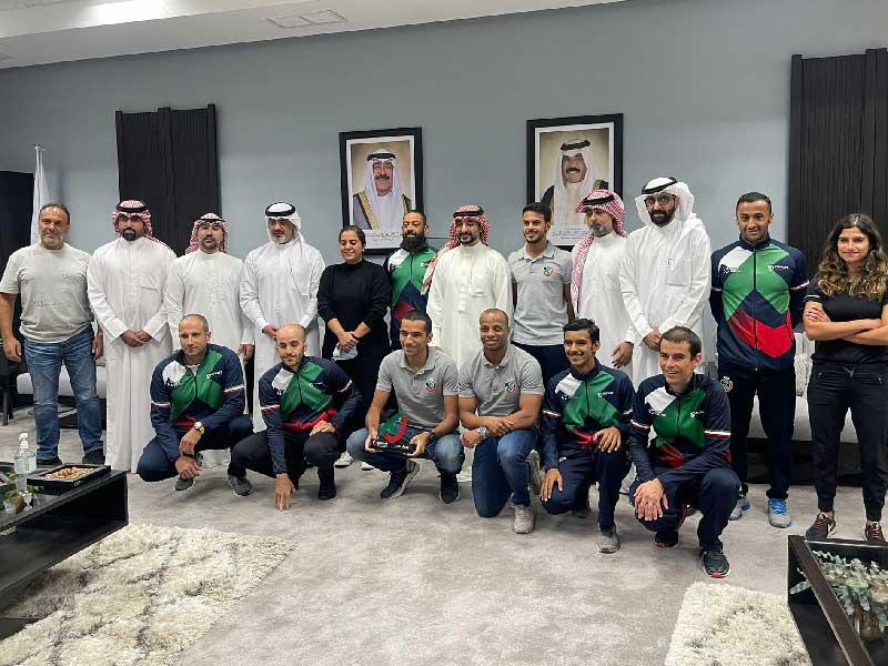 الملا والكندري خلال تكريم أبطال الترايثلون