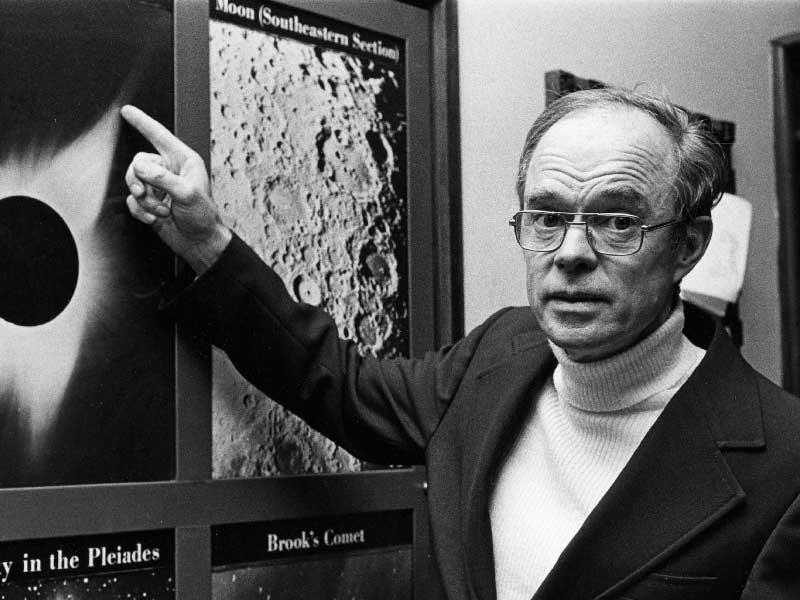 عالم الفيزياء الفلكية الأميركي يوغين باركر