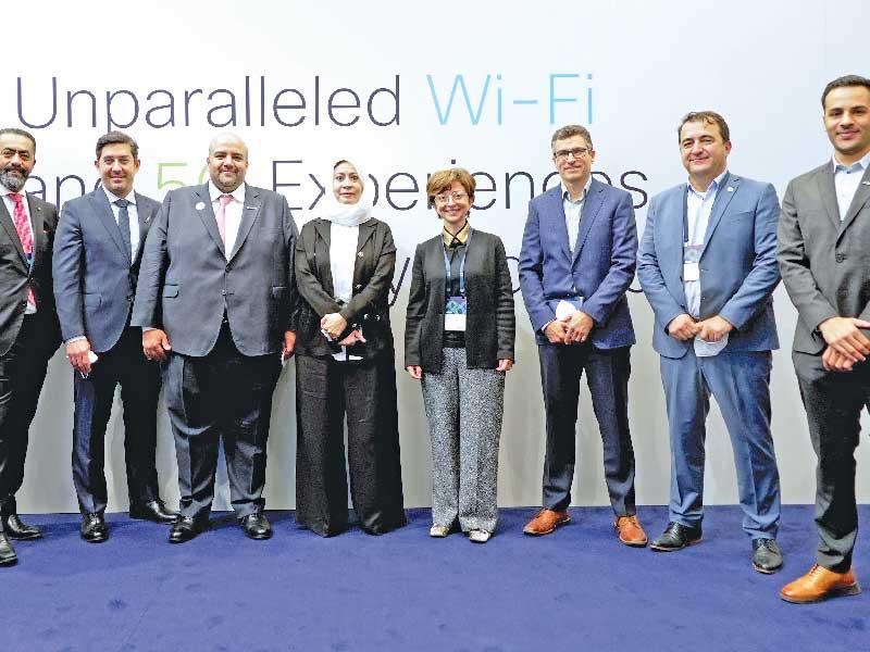 الروضان والمسؤولون التنفيذيون من زين وCisco في برشلونة