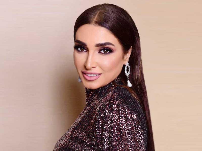 الفنانة روجينا