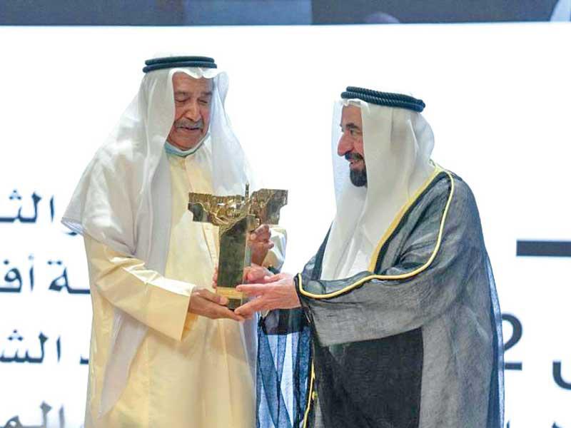 القاسمي مكرماً النبهان 